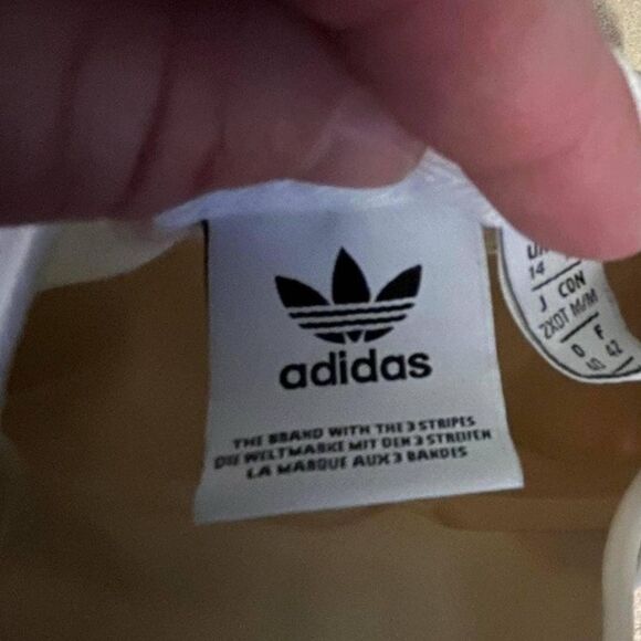 Adidas Classic Logo Multicolored T-Shirt.
Size Medium - Picture 5 of 7